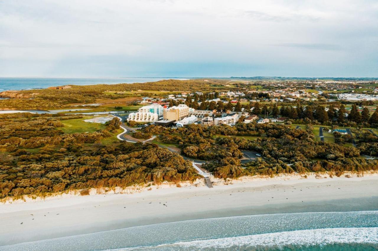 Deep Blue Hotel & Hot Springs Warrnambool Exterior photo